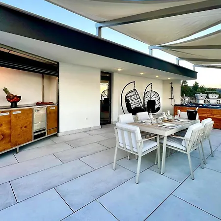 Stunning In With House Sea View *