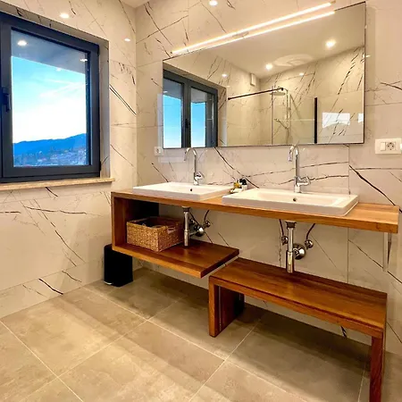 Stunning In With House Sea View Holiday home