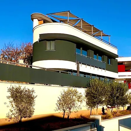 Holiday home Stunning In With House Sea View