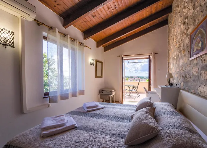 Stunning In With House Sea View *